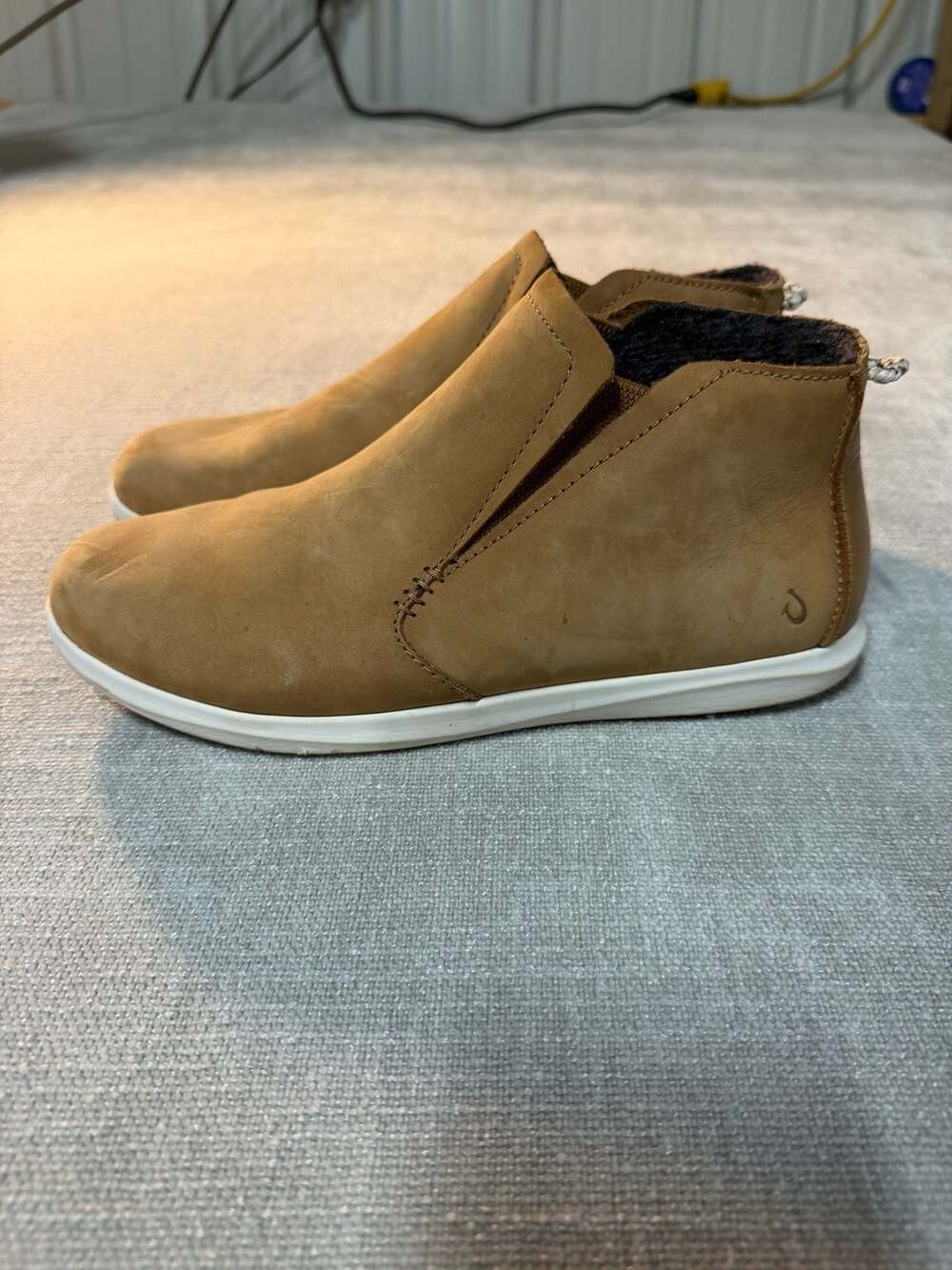OluKai Hawai'iloa Manu Hope Women's Leather Slip-On Sneaker Boots